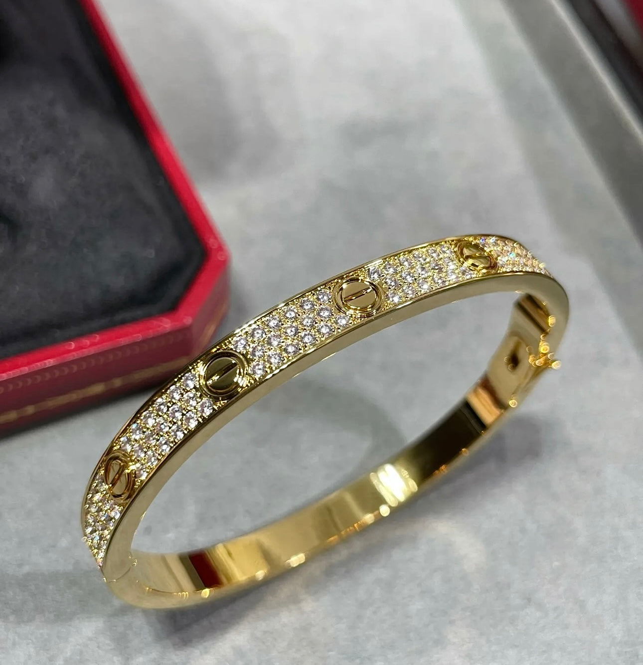 Love Bangle - Gold
